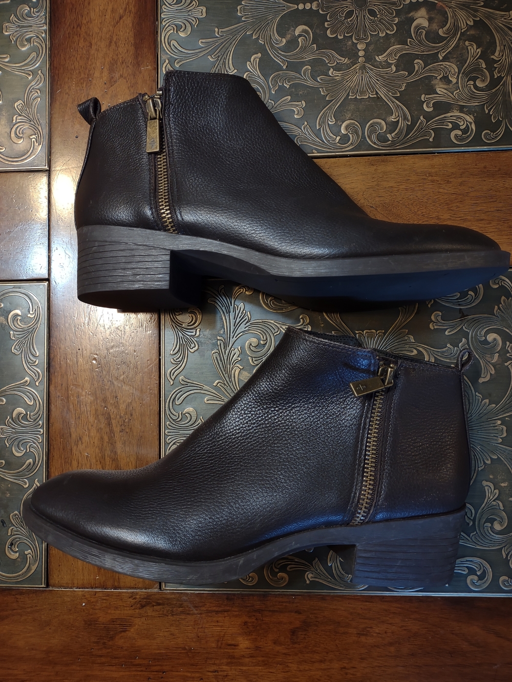 Kenneth Cole Chocolate Brown Leather Double Side-Zip Ankle Booties NWOT Sz 9